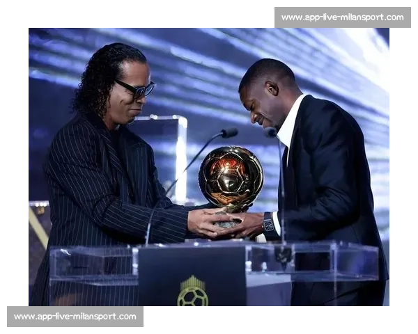 梅西赠全套装备！登贝莱晒照尽显师徒情谊