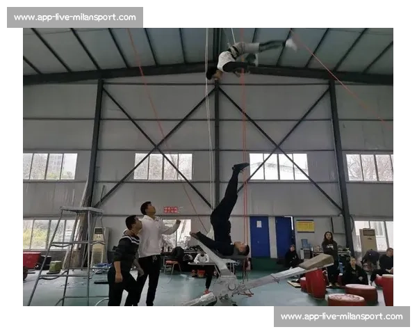 千万粉杂技夫妻暂别：16 年顶人绝技背后的颈椎危机