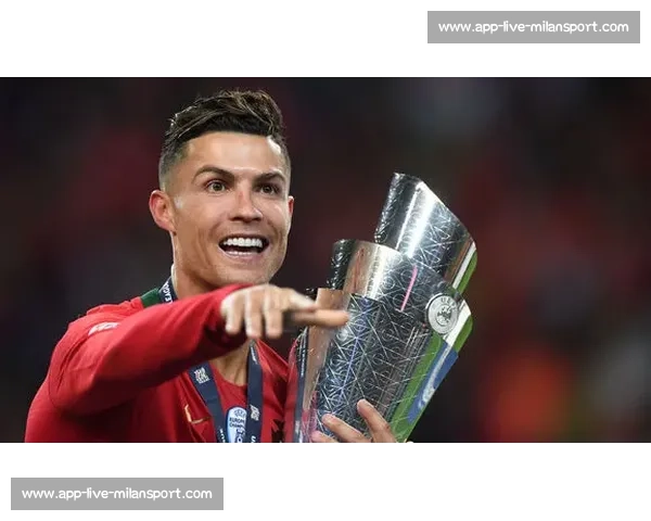 因凡蒂诺揭晓 2025 世俱杯奖杯:蒂芙尼打造的旋转金球,象征足球新未来