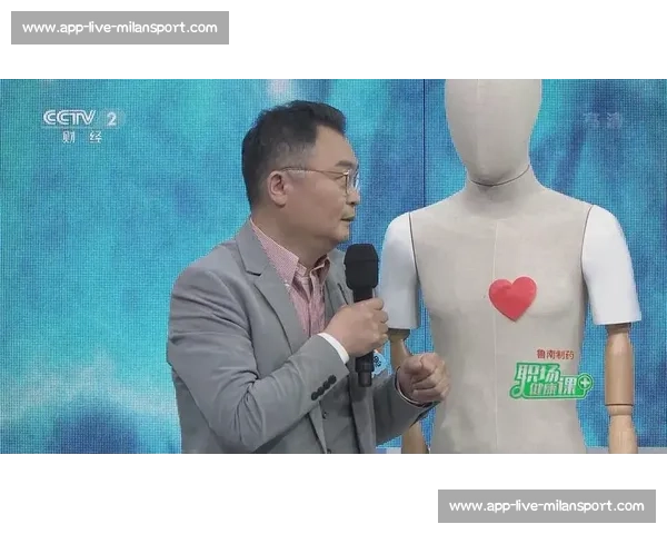 苏超球员海底捞兼职获赞：赛场与职场的励志双面人生